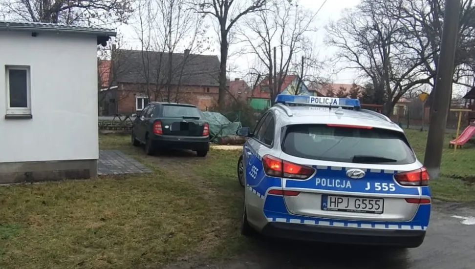 Pijany uciekał przed policyjnym radiowozem