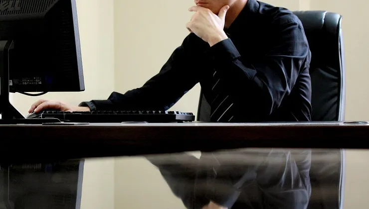 Onet skopiował tekst bez sprawdzenia? Centrum Informacyjne Rządu wystąpiło o sprostowanie