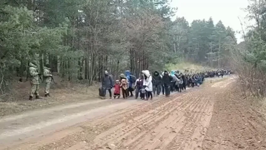 Wystawiali „zaproszenia” dla migrantów. Białoruska firma objęta sankcjami