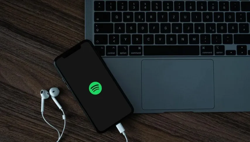 Kontrowersje wokół Spotify. Serwis będzie ostrzegać przed dezinformacją na temat Covid-19
