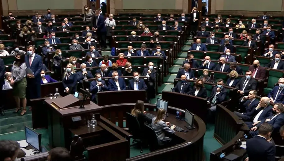 Lewica i KO przeciw uczczeniu „Łupaszki”. Płużański: „Unosi się nad nimi duch Jaruzelskiego, a nawet Bieruta”