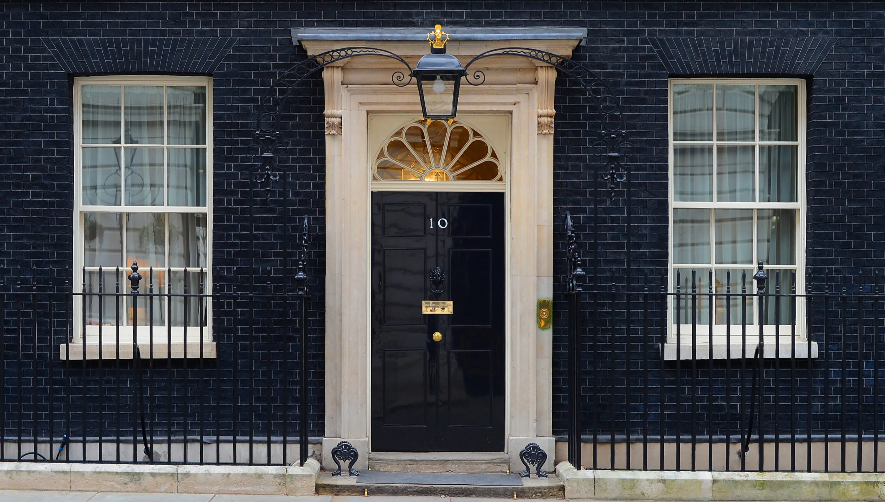 Imprezy na Downing Street. 50 osób do przesłuchania