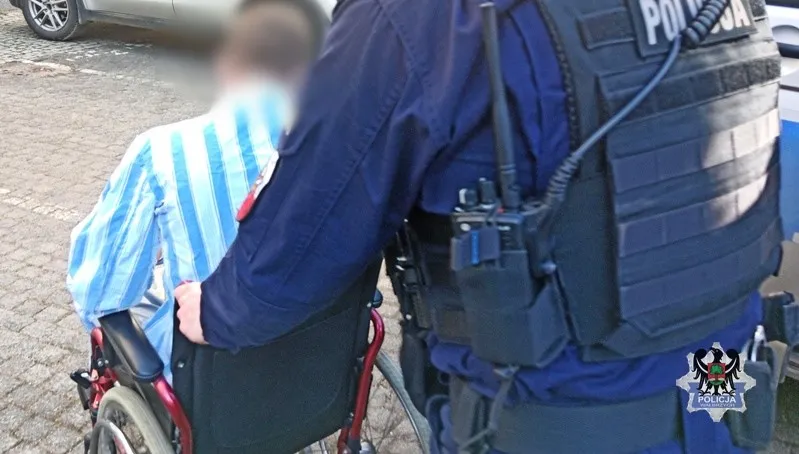 Młotkiem zaatakował policjantów