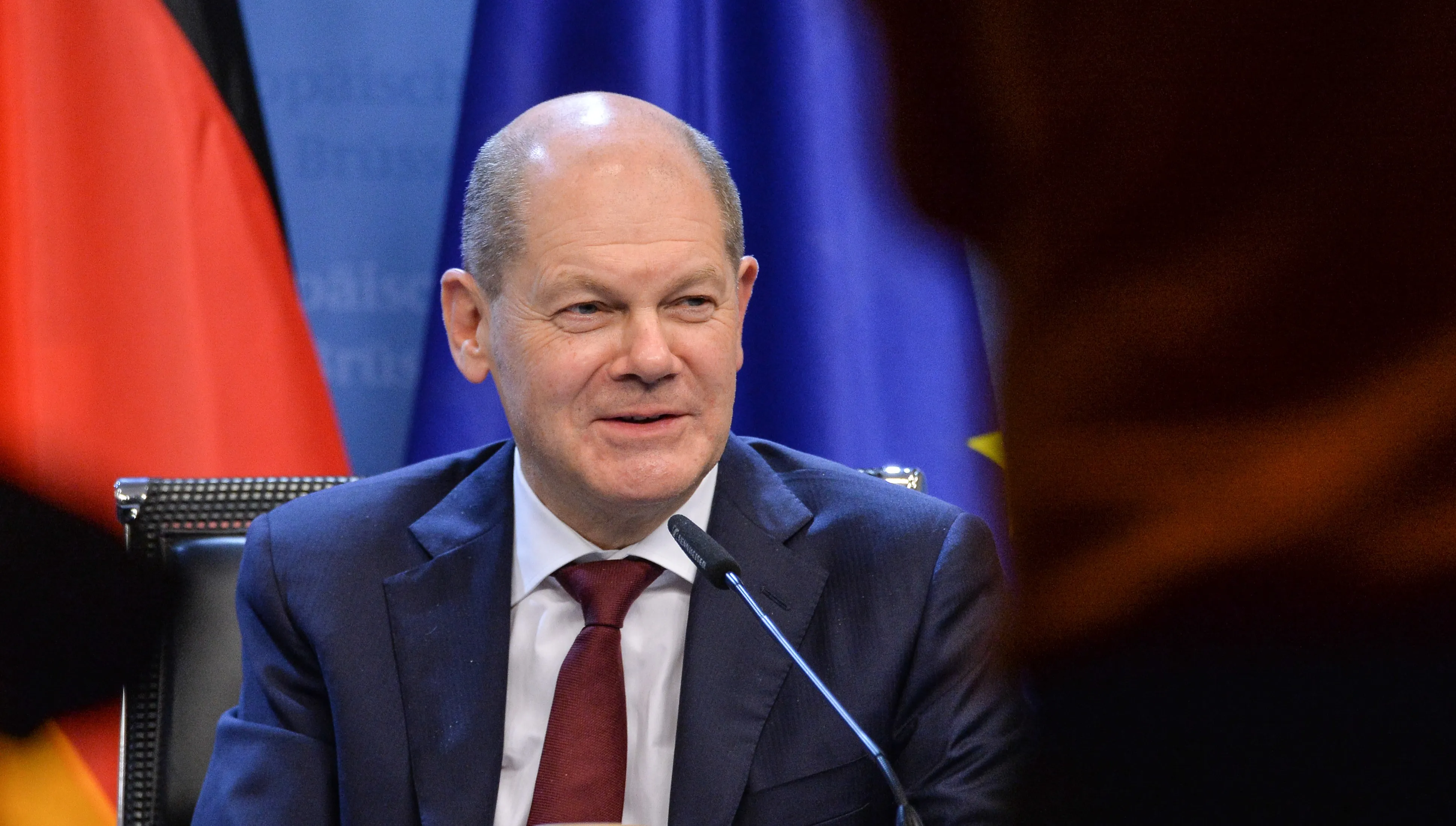 Media: Przy Putinie Scholz stał się kanclerzem mówiącym wprost. Ale... „za słowami muszą iść czyny”
