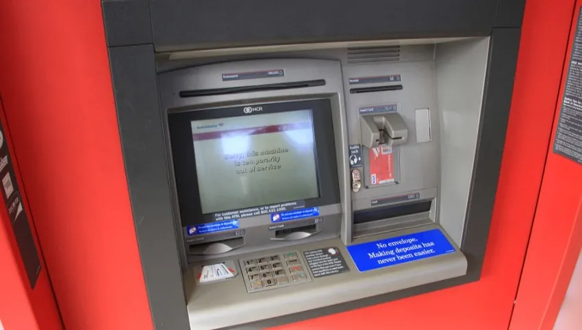 W Doniecku wprowadzono limit wypłat z bankomatów