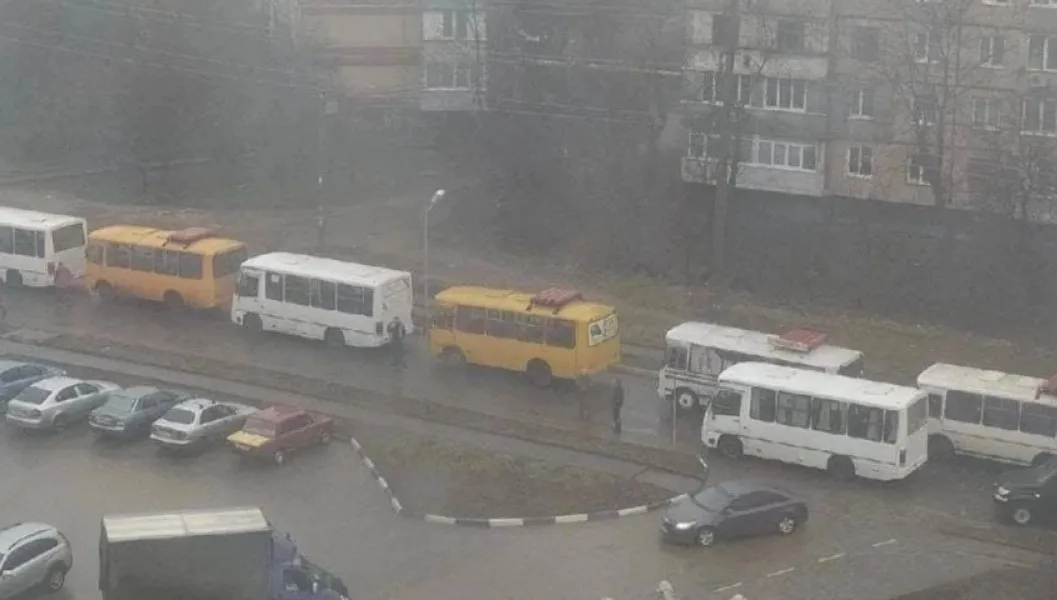 Ewakuacja mieszkańców Donbasu. Rzeczniczka praw człowieka: drugi dzień są w autobusach, bez jedzenia