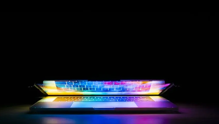 Najczęstsze błędy językowe w internecie? "Napewno" niekwestionowanym liderem!