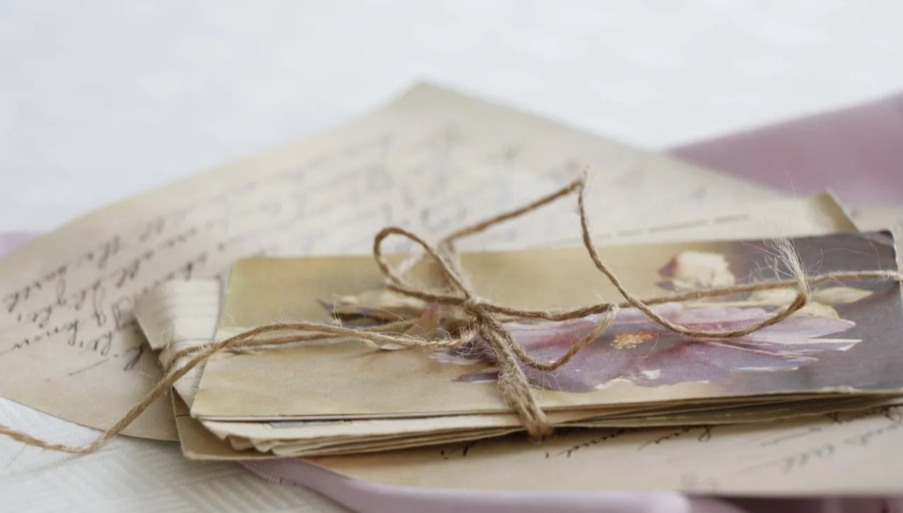 Szklana butelka, w niej list z 1903 r. Wszystko schowane przed ciekawskimi w wieży archikatedry