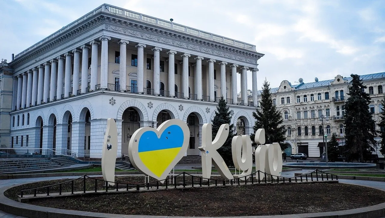 Ukraina: W stolicy wprowadzono godzinę policyjną
