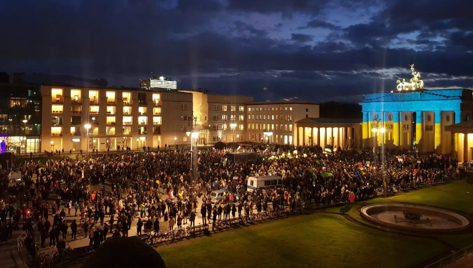 Niemcy protestują przeciwko agresji Putina. Tysiące ludzi na ulicach