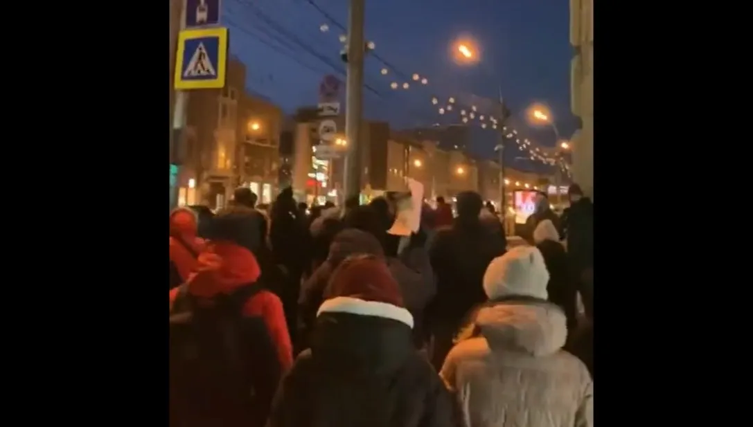 Tysiące Rosjan protestowało przeciw agresji Putina. Pieskow: Nie mają do tego prawa