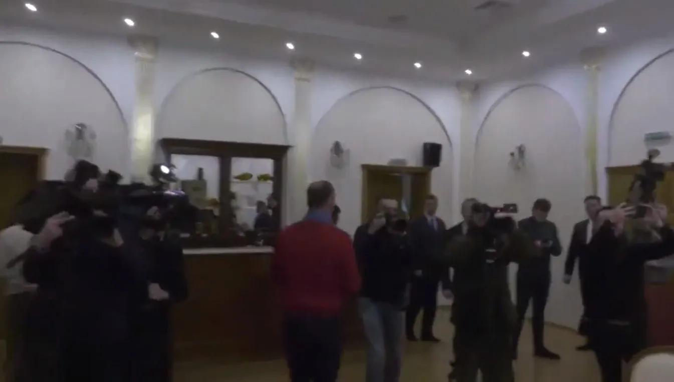 Trwają rozmowy Rosja-Ukraina. Po słowach „możecie czuć się bezpiecznie” -  wyrzucono ze spotkania dziennikarzy