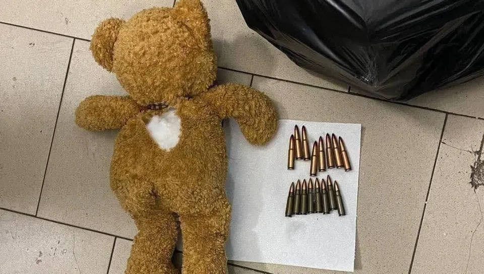 Sabotażyści zatrzymani w Kijowie. Ukryli amunicję... w pluszowej zabawce