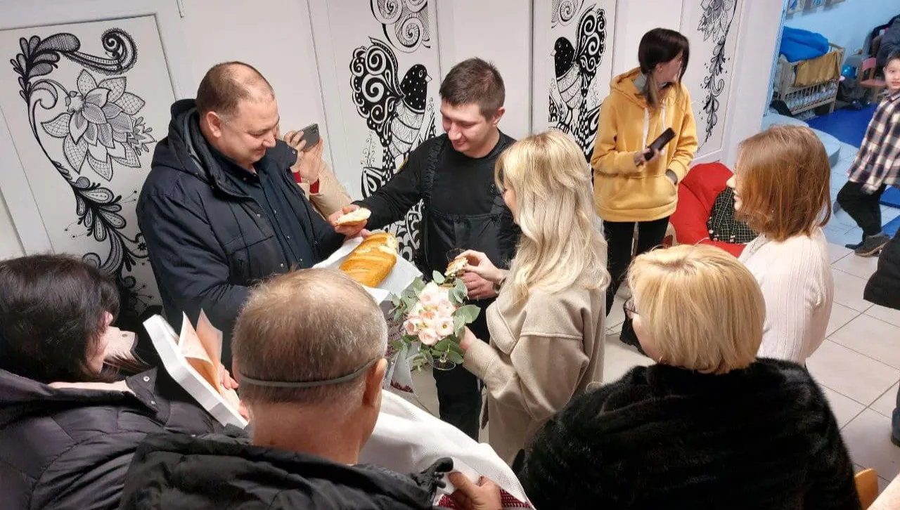 Odrobina radości w trudnych czasach. W odeskim bunkrze para wzięła ślub