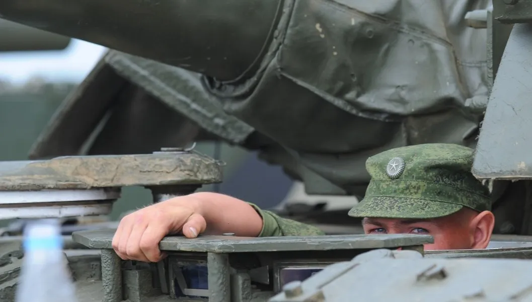 Z terytorium Białorusi masowo nadlatują rosyjskie samoloty. Alarmy przeciwlotnicze w całej Ukrainie