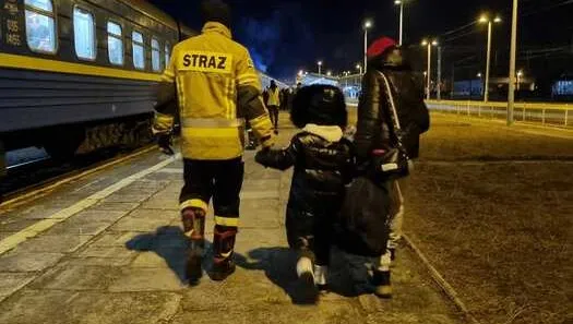 Świętokrzyskie: ponad 1000 osób w pociągu z uchodźcami