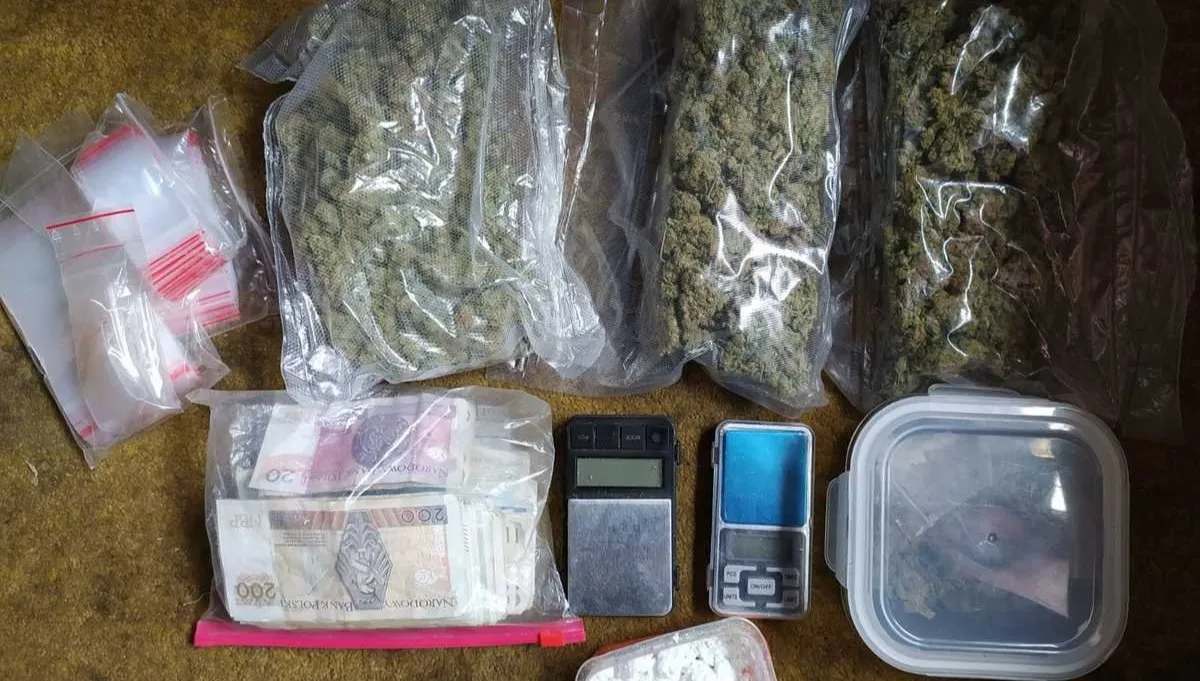  5 osób i ponad 6 tys. porcji narkotyków
