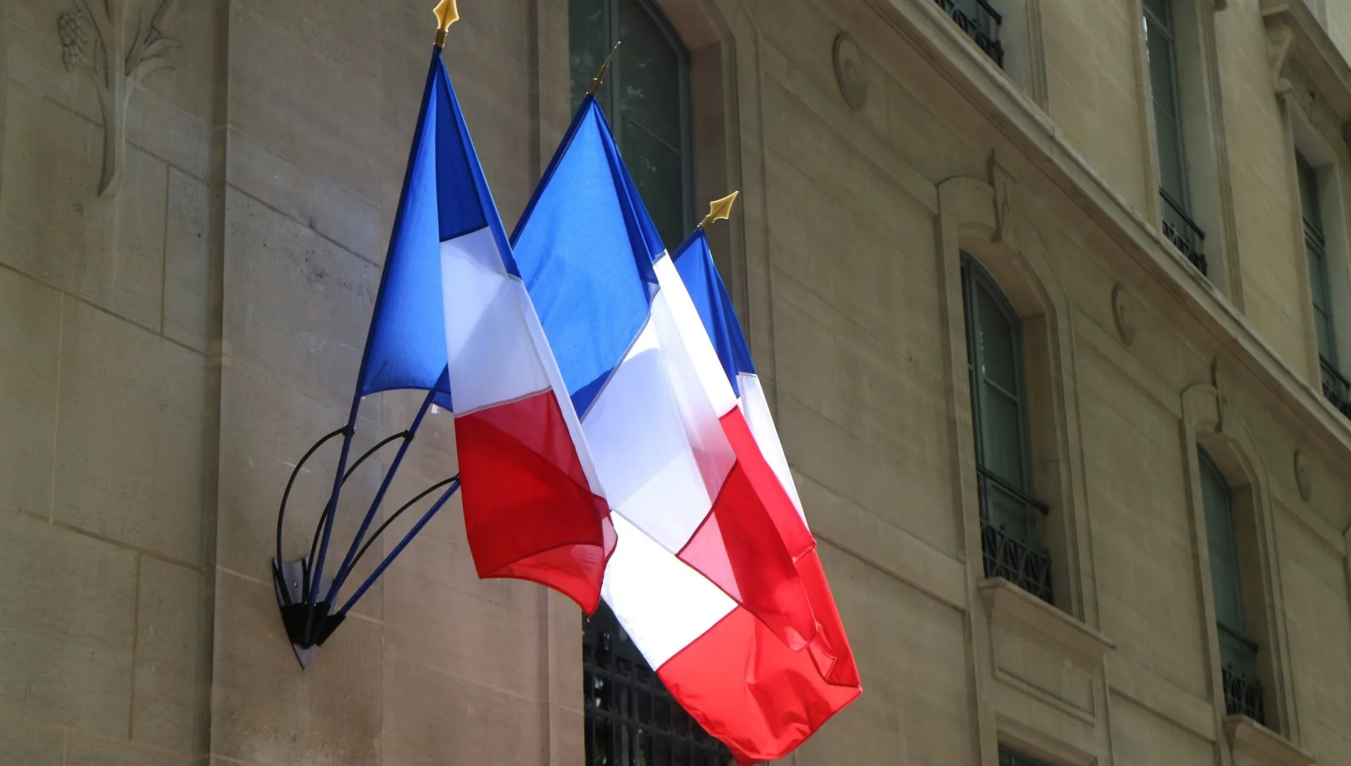 Francja mimo embarga sprzedawała Rosji broń, którą zabija się Ukraińców. Macron... nie ma sobie nic do zarzucenia