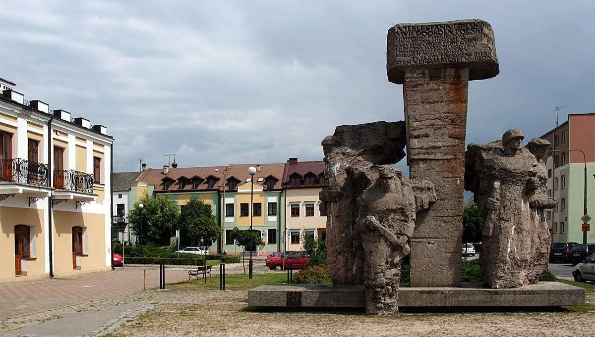 IPN pomoże samorządom w usuwaniu sowieckich monumentów. Lista miejscowości jest wciąż spora