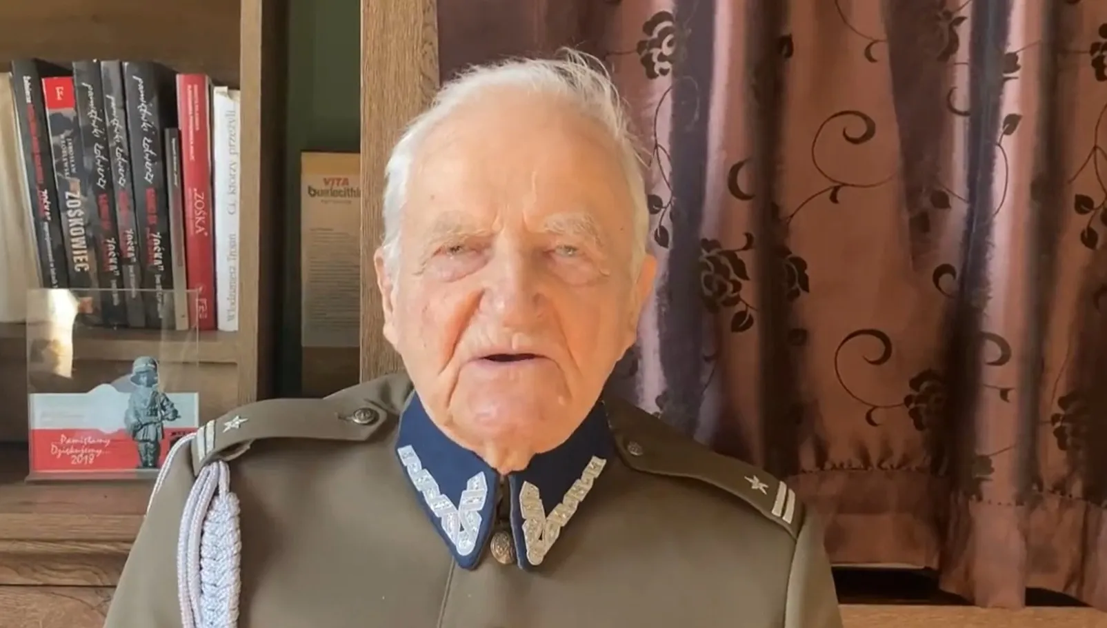 Piękne! Żołnierz AK przekazał Ukraińcom wsparcie od kombatantów. Na koniec... zaśpiewał [WIDEO]