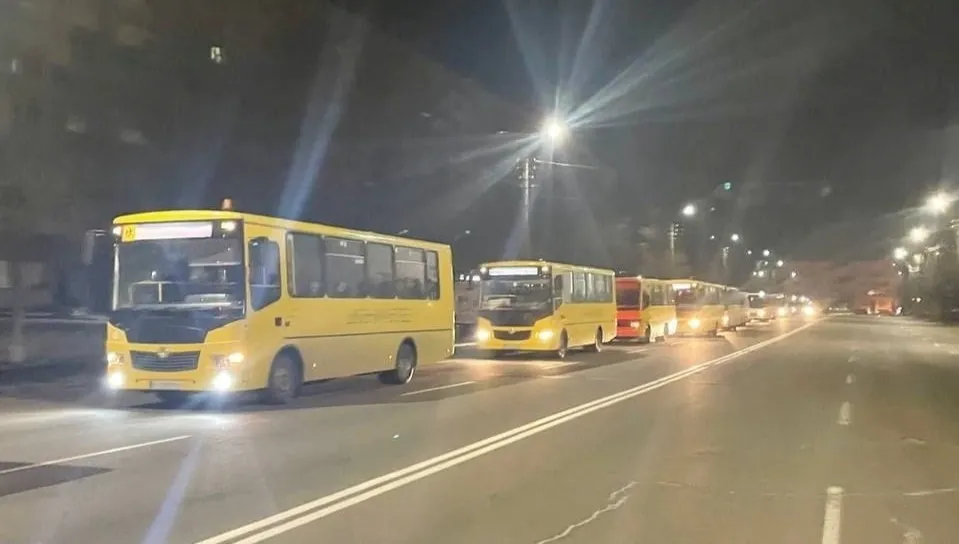 Terroryści z Doniecka porwali autobusy do ewakuacji cywilów. „Ludzi wypuszczą albo i nie”