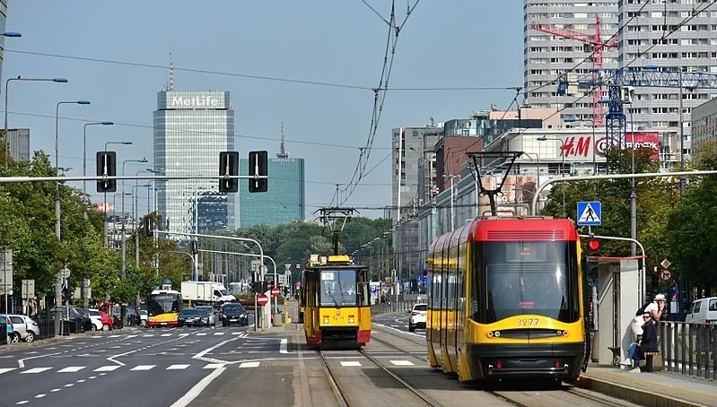 Tramwaje kursują już Marszałkowską. Autobusy na objazdach