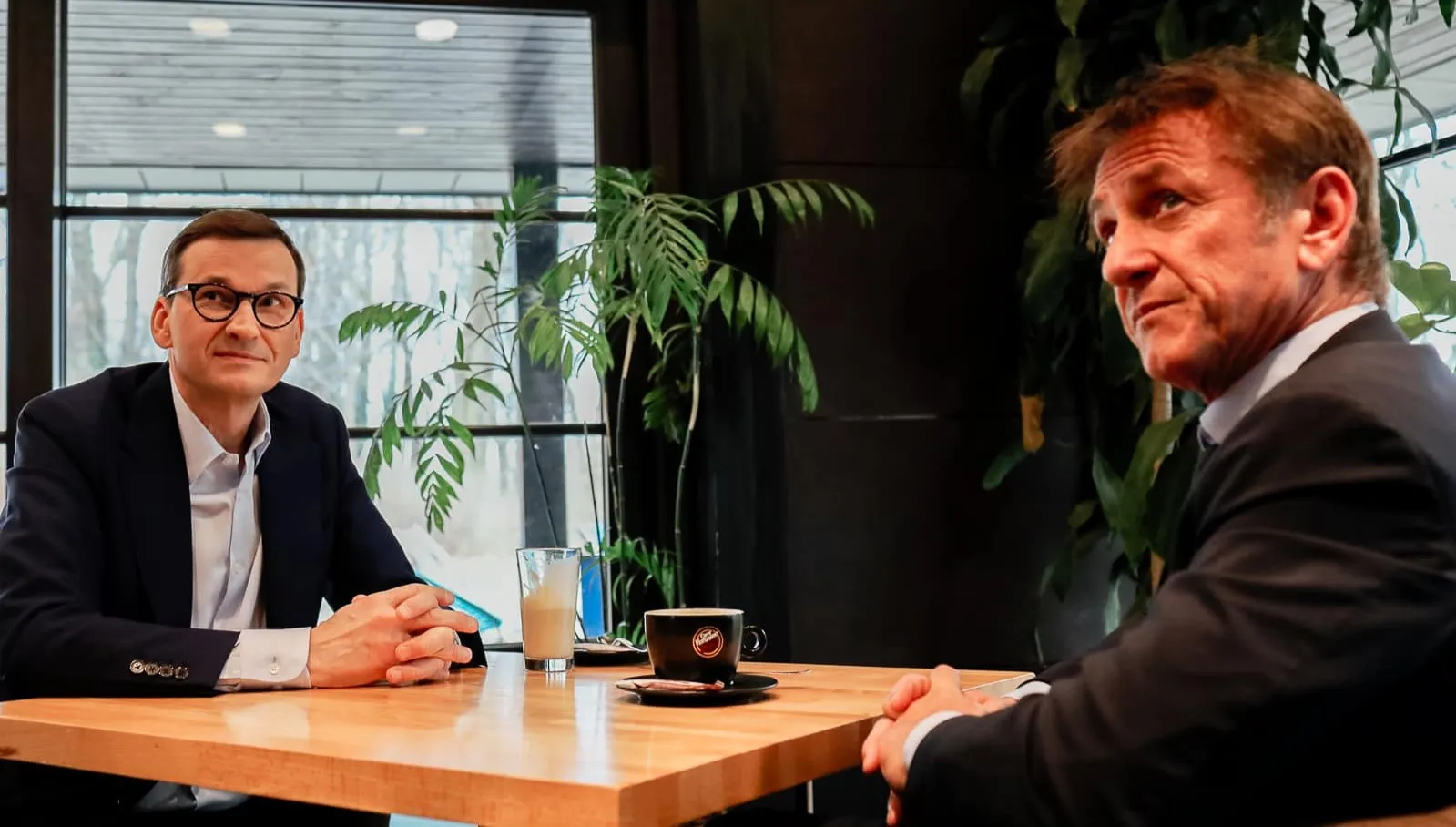 Sean Penn też pomaga Ukrainie. Premier po spotkaniu z aktorem: Jednoczymy się w sprzeciwie wobec Rosji
