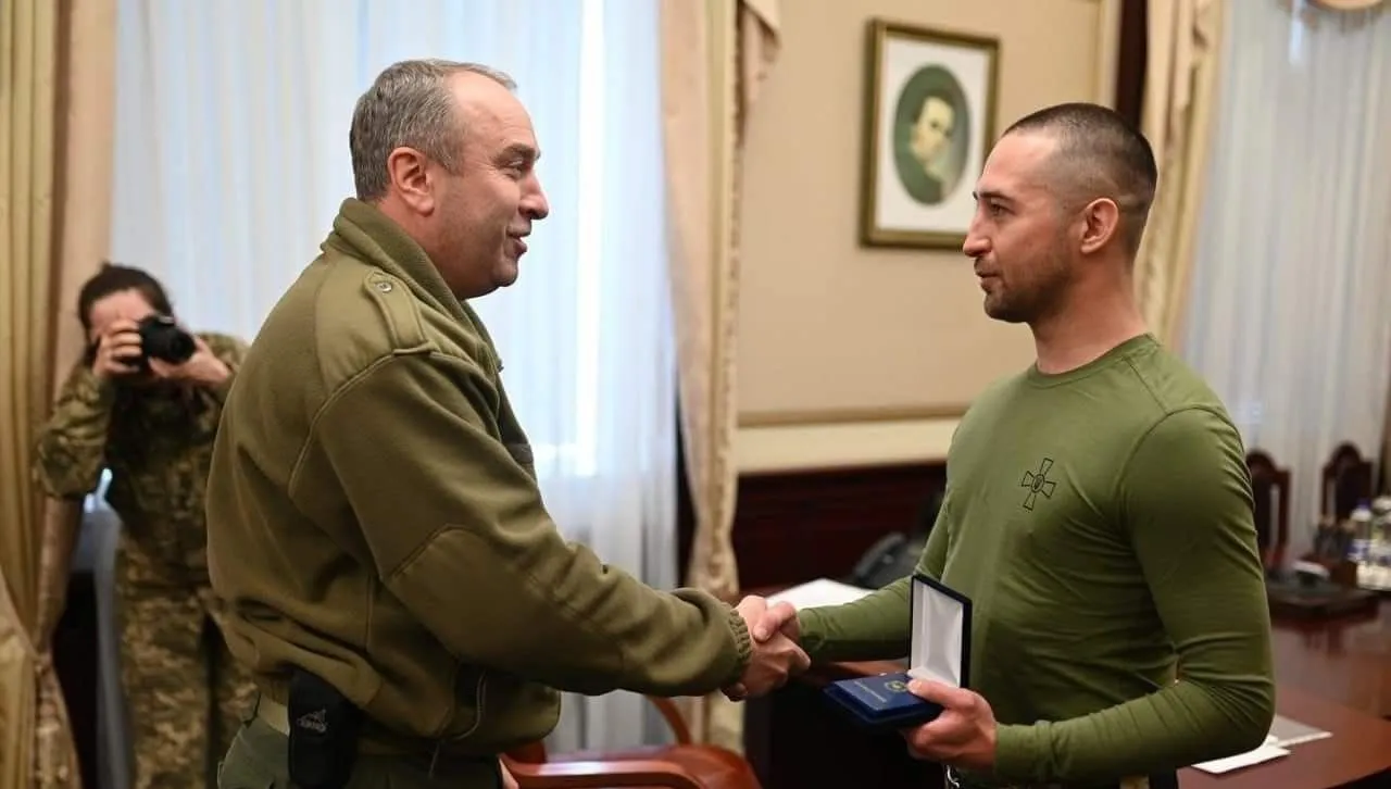 Русский военный корабль, иди нахуй. Dziś autor tych słów wyszedł z rosyjskiej niewoli
