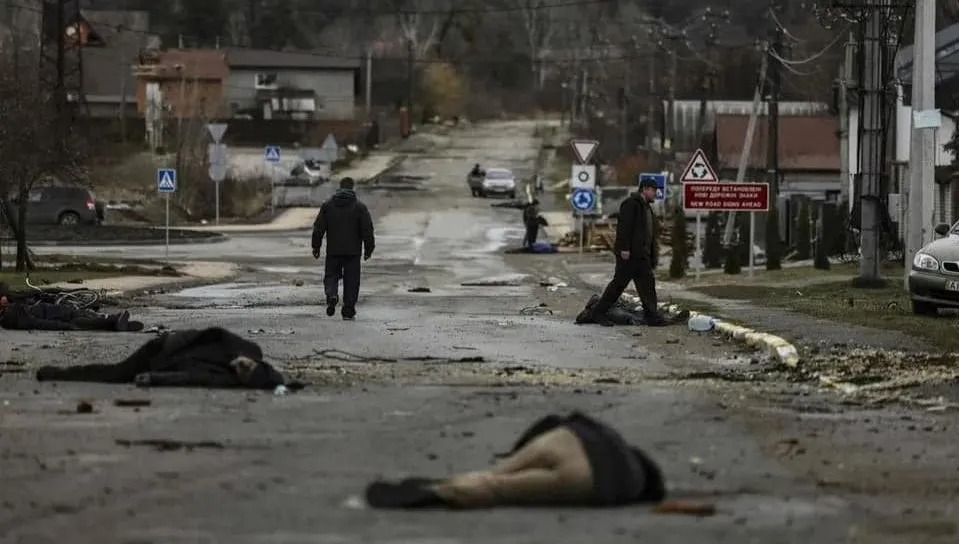Sprawdzają piwnice, domy, place zabaw... Bilans ofiar putinowskich morderców w Buczy rośnie