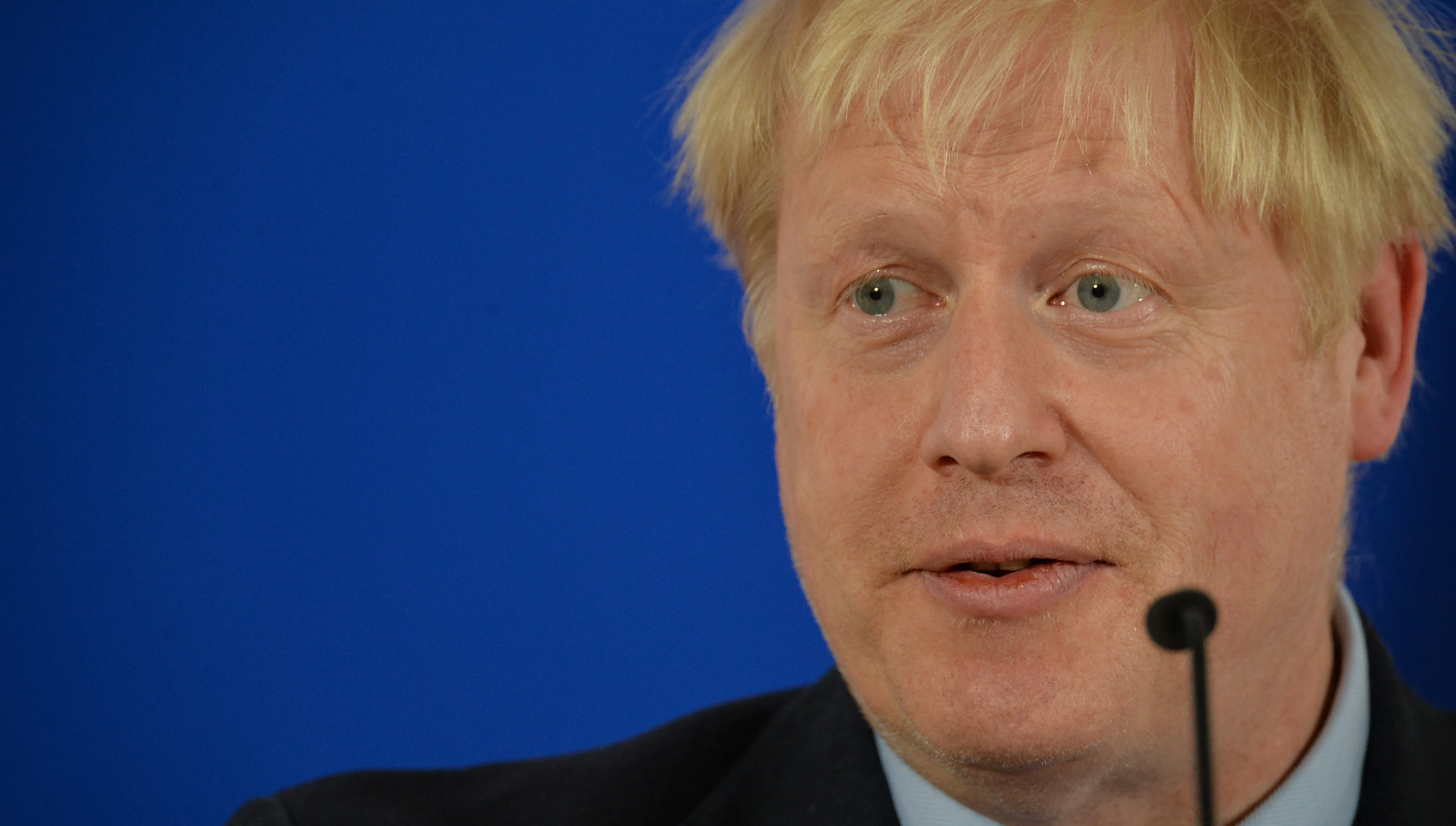 Przebić się przez propagandę Putina. Premier Johnson do Rosjan: Zasługujecie na prawdę