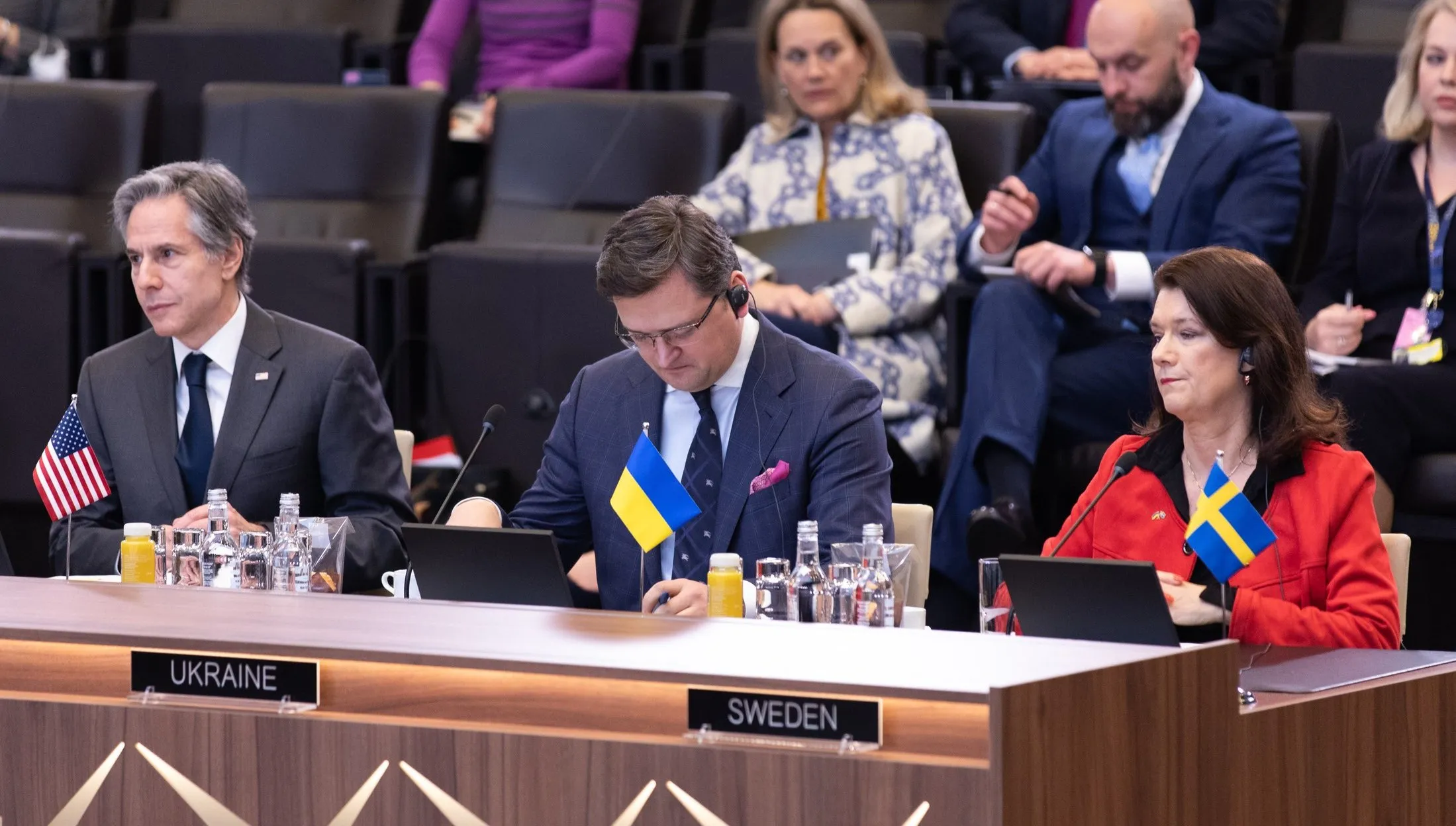 Ministrowie państw NATO zdecydowali jednogłośnie. Kułeba: Ukraina będzie miała broń konieczną do walki