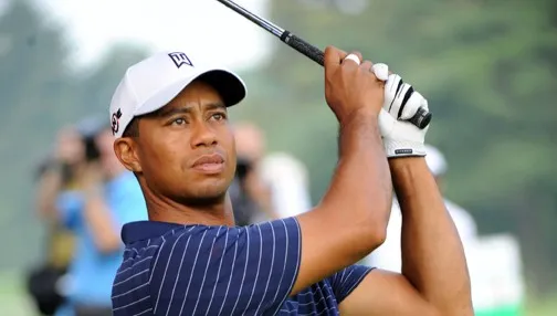 5,16 miliona dolarów... Kije golfowe Tigera Woodsa sprzedane za rekordową cenę