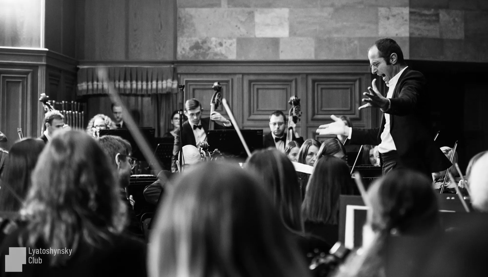 Kyiv Symphony Orchestra ewakuowana z Ukrainy. Muzycy bronili kraju, teraz zagrają koncerty w Polsce