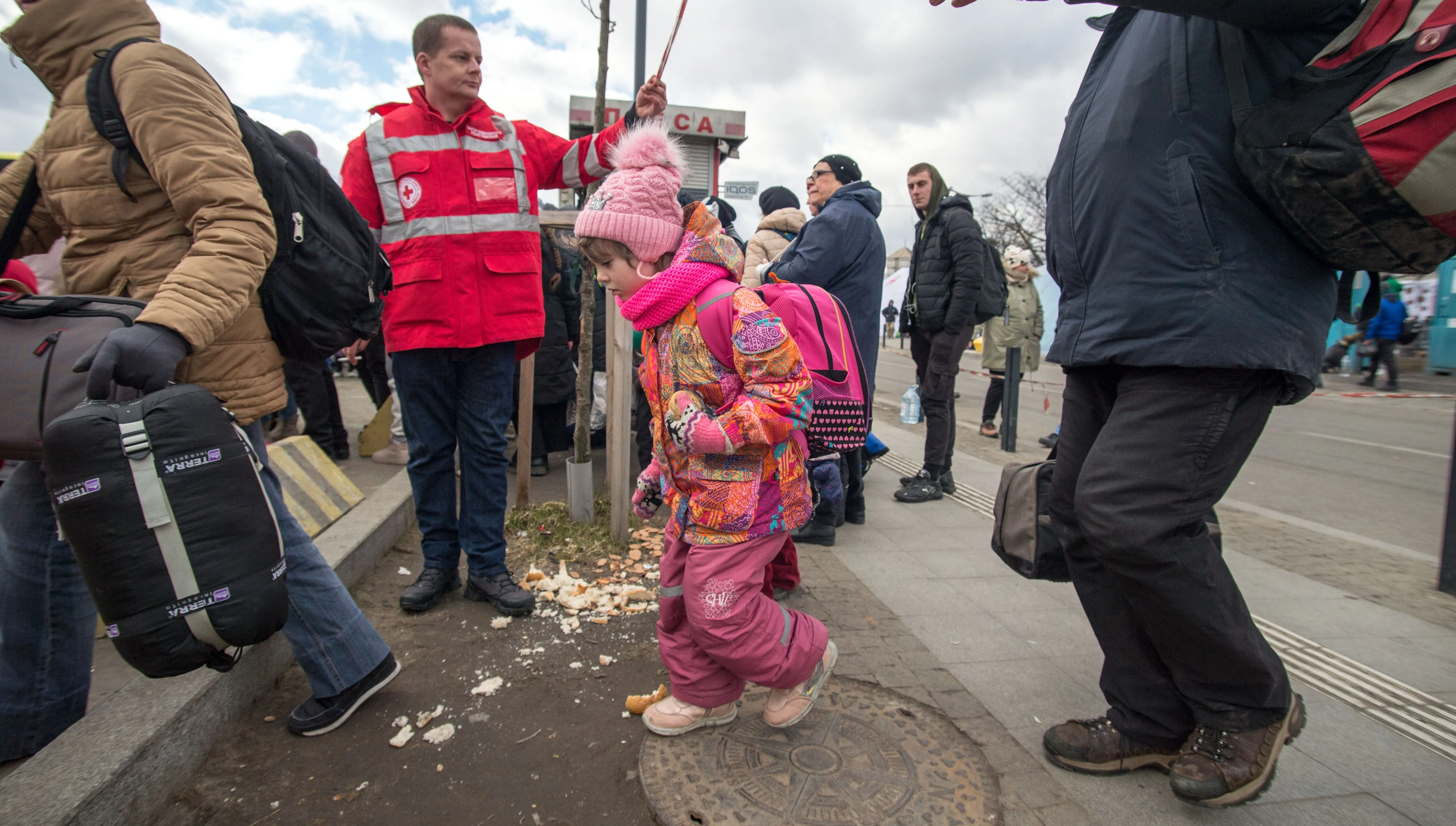 Uchodźcy na głównym dworcu kolejowym we Lwowie Uchodźcy na głównym dworcu kolejowym we Lwowie