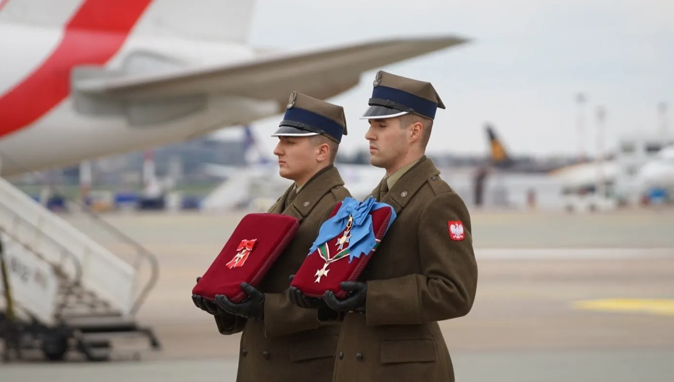 Wraz z nią zakończył się rozdział "II Rzeczypospolita". Urna z prochami Karoliny Kaczorowskiej już w Polsce