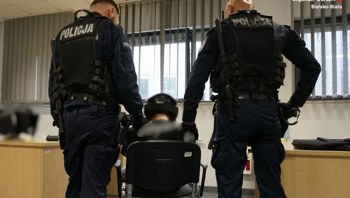 12-latka zaatakowana nożem przy szkole. Walczy o życie