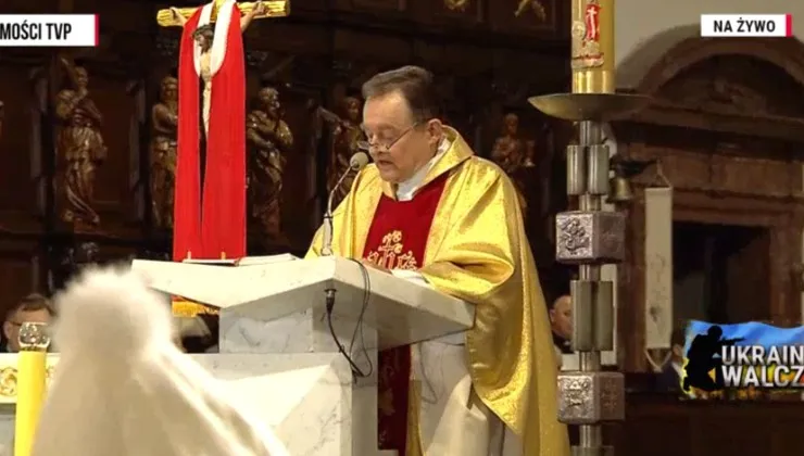 Msza św. za ofiary katastrofy smoleńskiej. "Jest jakaś siła w naszym narodzie, wrażliwość i poczucie godności"