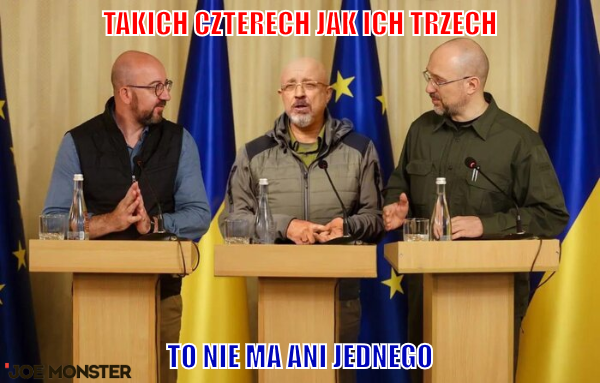Trzech