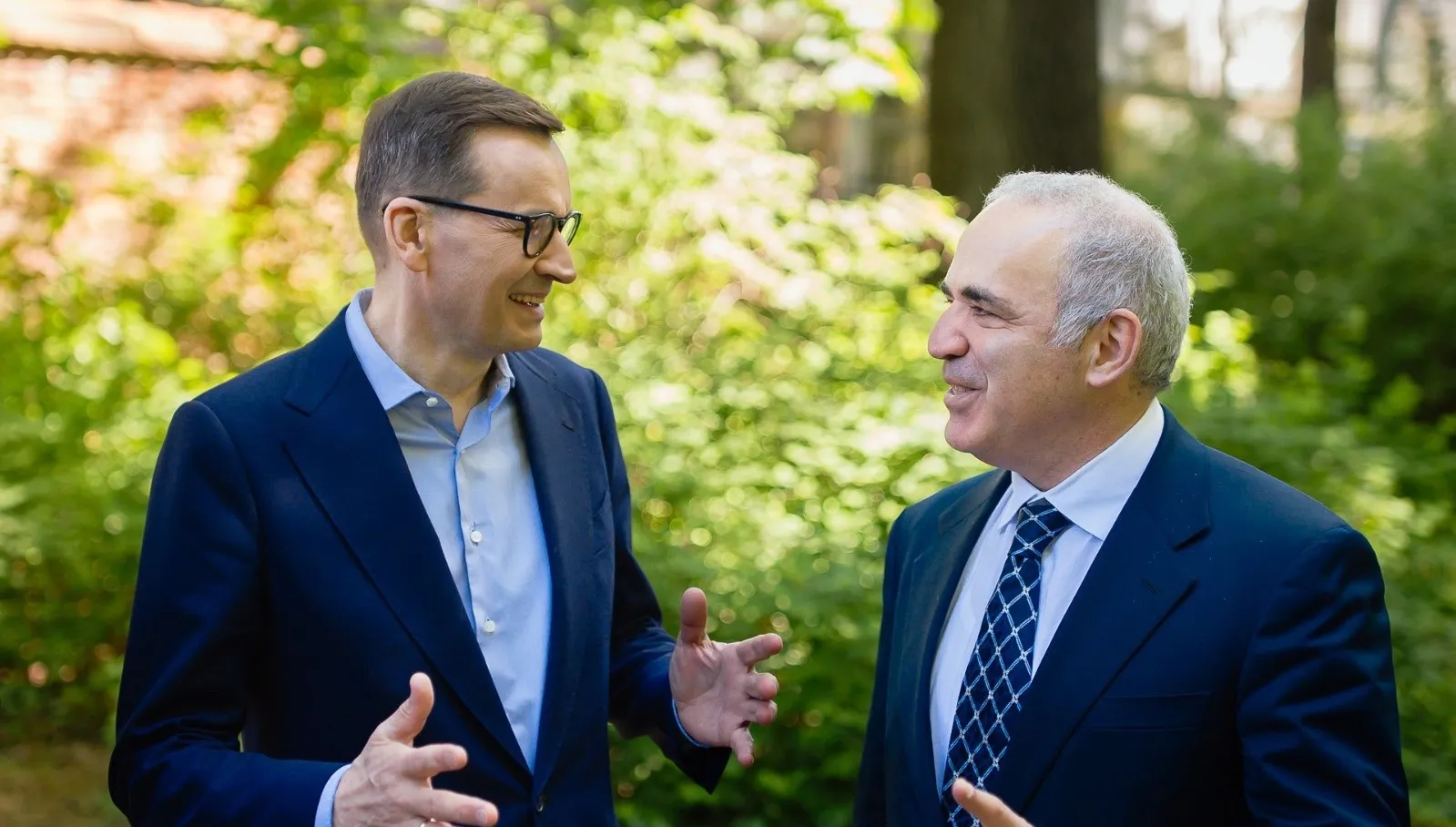 "Zaciekły krytyk Kremla". Premier Morawiecki spotkał się z arcymistrzem rosyjskim Garrim Kasparowem
