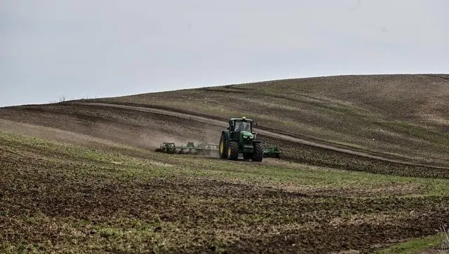 Rosjanie remontują ukraińską kolej, by ukraść zboże i wyroby metalowe