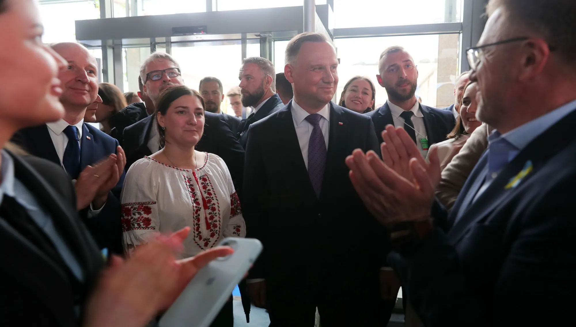 Andrzej Duda spontanicznie odwiedził Dom Ukraiński w Davos. Przyjęto go entuzjastycznie!