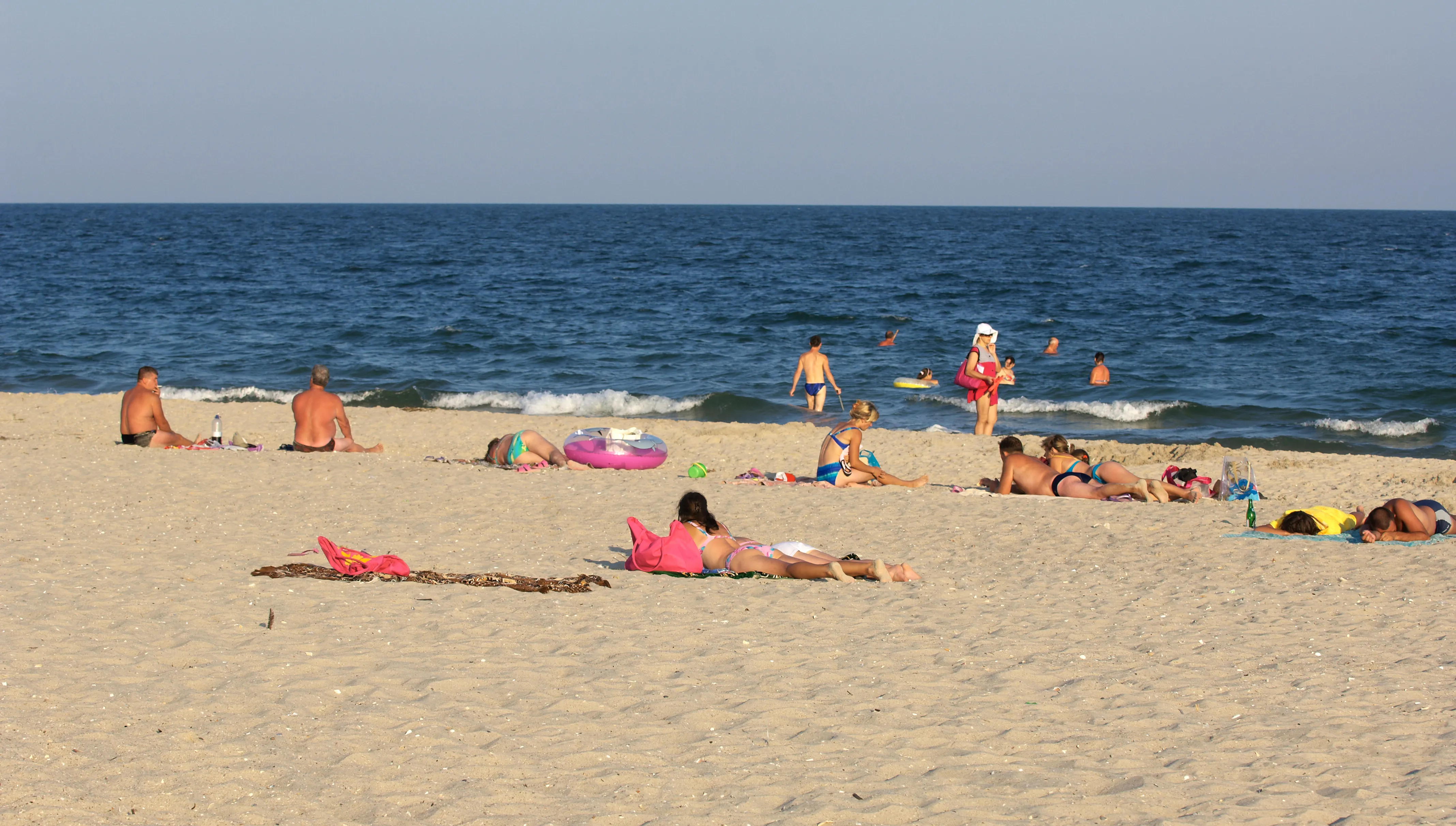 Niebezpieczny wypoczynek. Rodzice z dziećmi przychodzą na zaminowane plaże