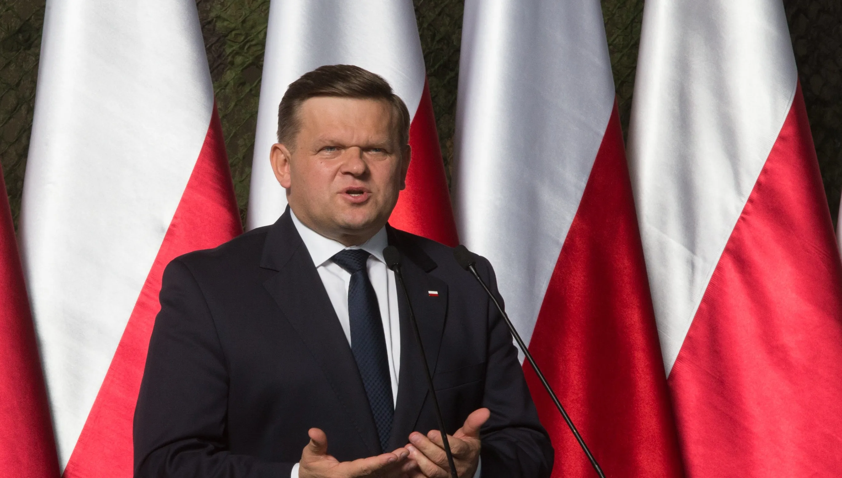 Grodzki twierdzi, że nie mógł w poniedziałek powrócić do Polski. Wiceszef MON nie wytrzymał: "marszałek kłamie!"