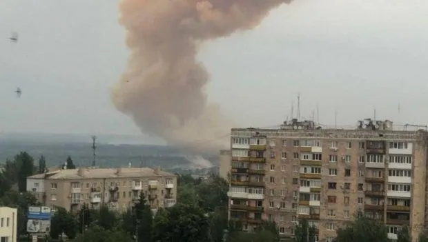 Najeźdźcy kontynuują ataki na Siewierodonieck. Rosyjska bomba trafiła w cysternę z kwasem