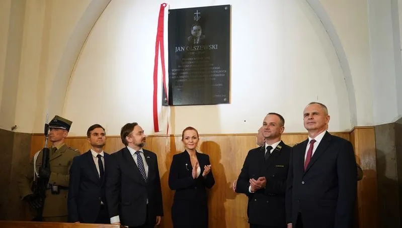 W sanktuarium na Bródnie odsłonięto tablicę poświęconą śp. Janowi Olszewskiemu
