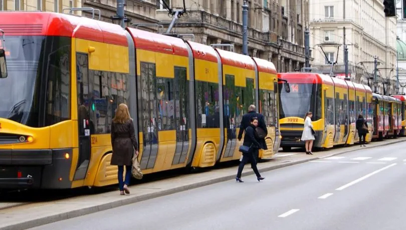 Tramwaj potrącił nastolatkę w centrum Warszawy