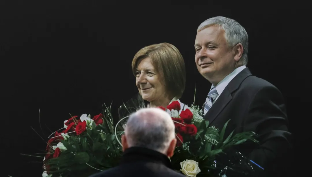 Smoleńsk 2010. Prezes PiS złożył kwiaty przed pomnikami