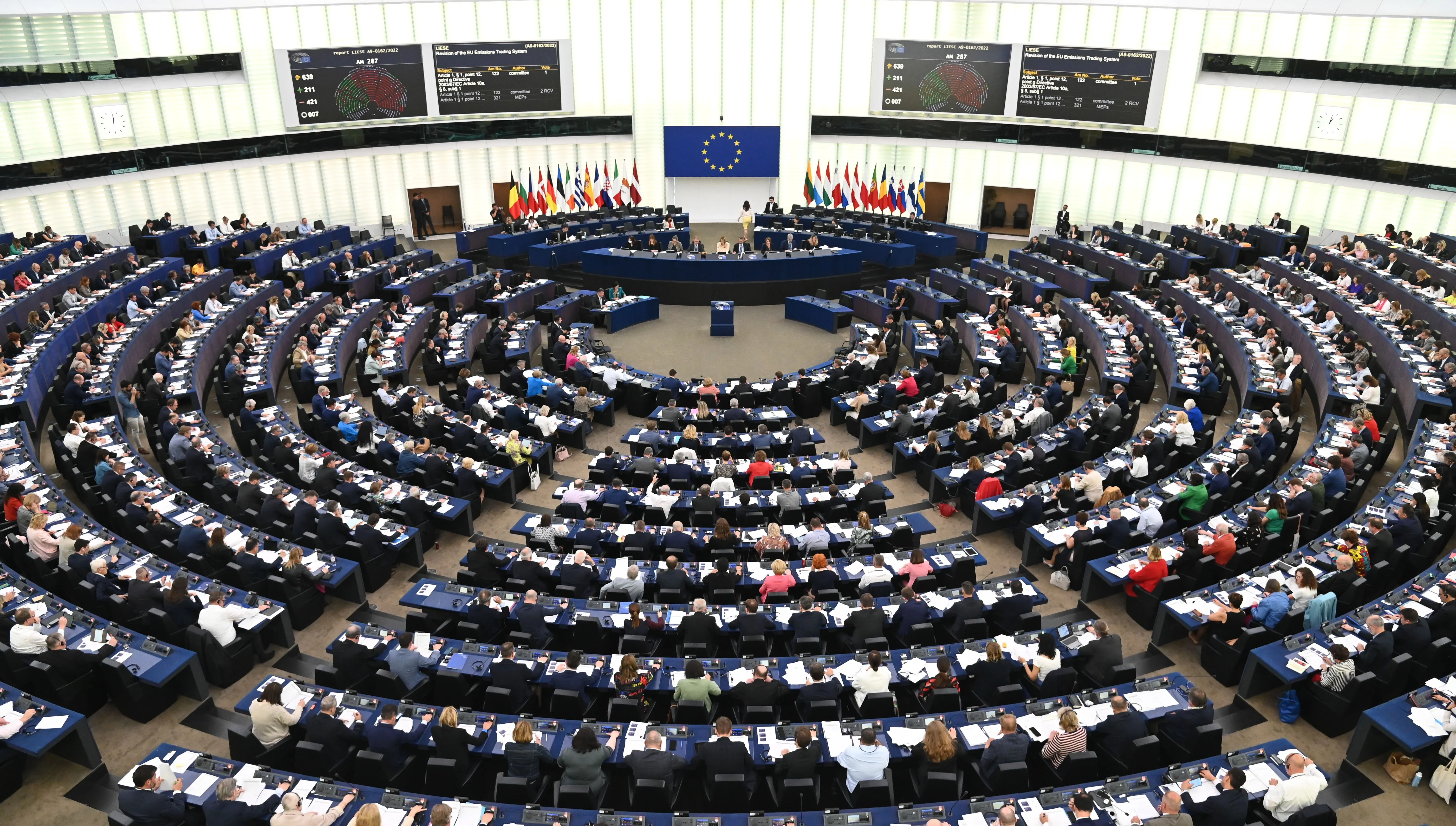 Europarlament głosował nad odwołaniem Komisji Europejskiej. "Ten wniosek padł, ale wisi w powietrzu jak bicz"