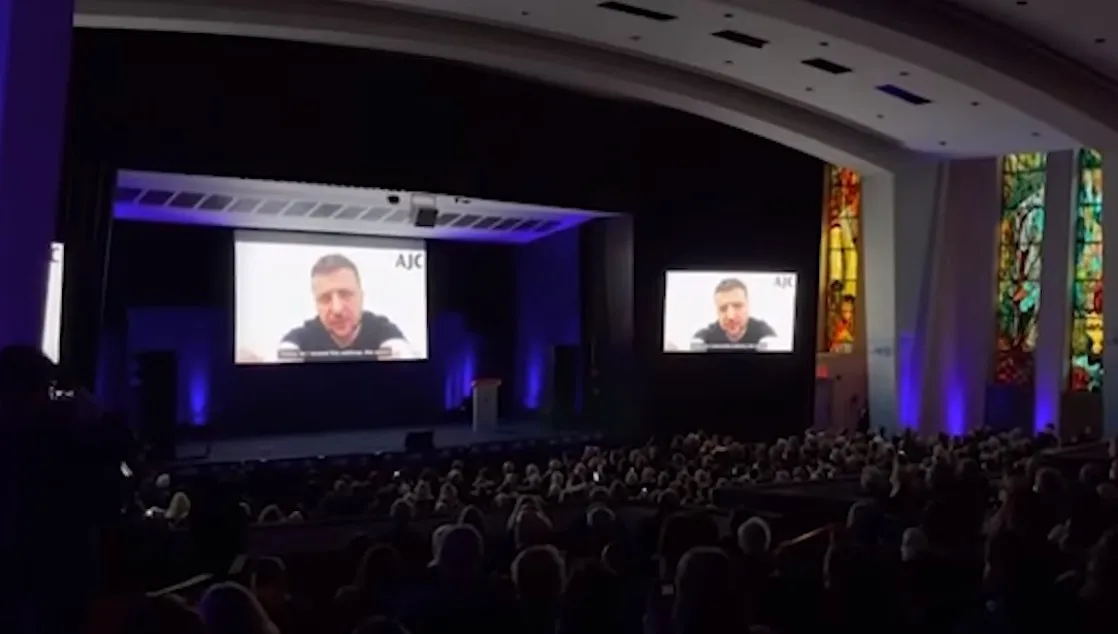 Zełenski na forum AJC: Rosja wciąż nie zwraca uwagi na reakcję świata