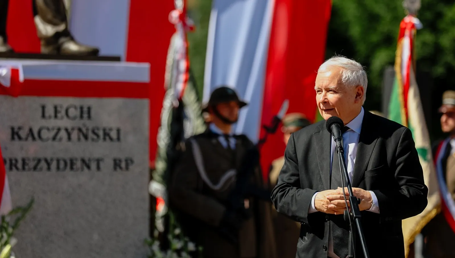 Odsłonięcie pomnika Lecha Kaczyńskiego w Tarnowie. Prezes PiS: Bez mojego brata nie moglibyśmy zwyciężać